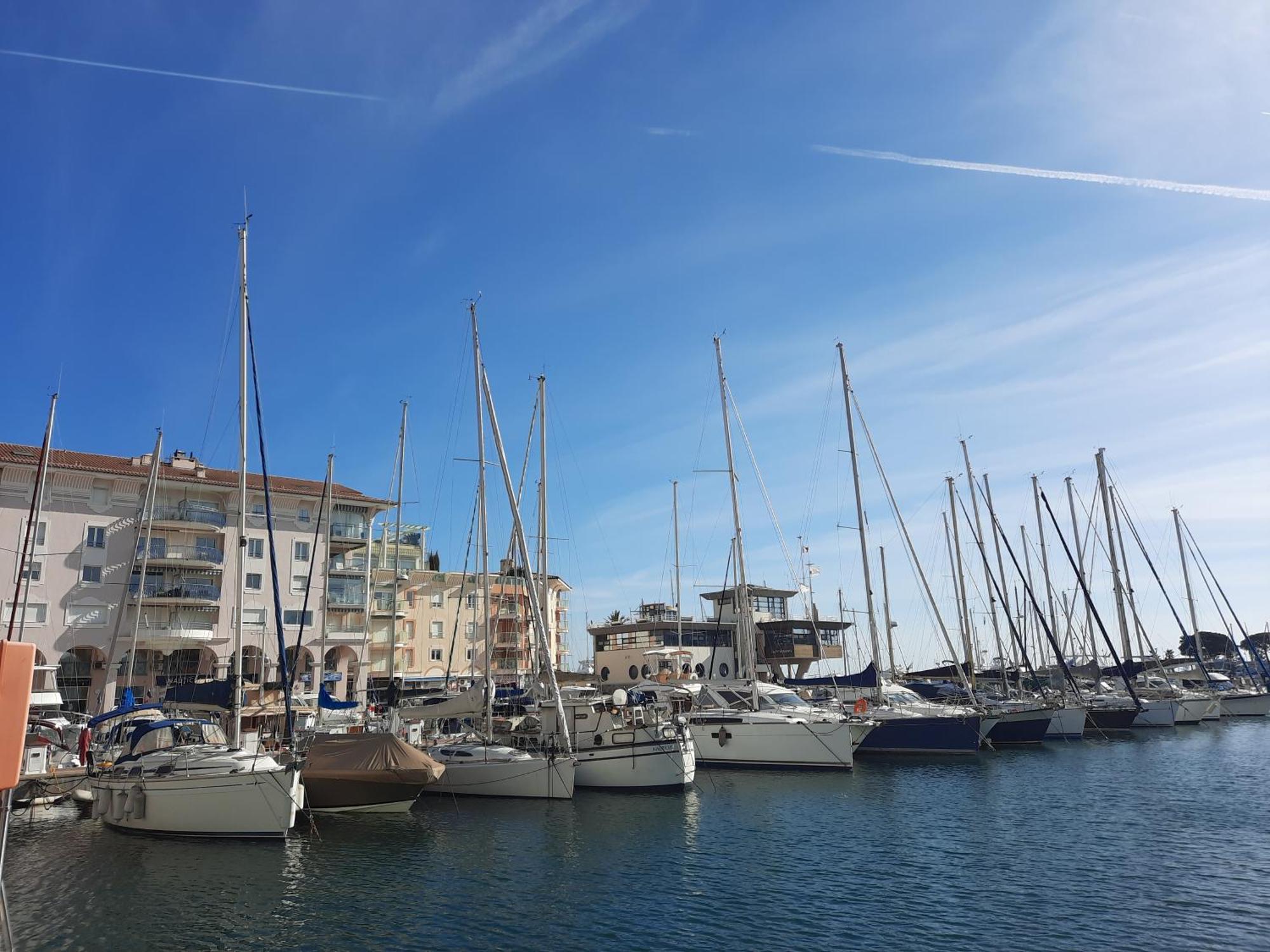 Coeur Marina Climatise Terrasse Parking * Frejus